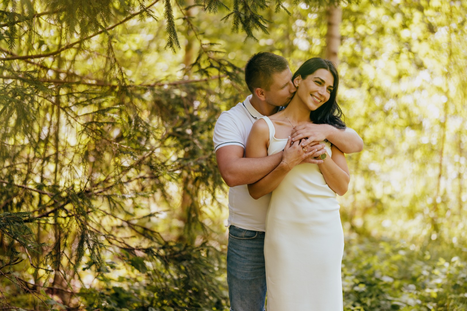 Pirmskāzu love story fotosesija brīvā gaisotnē